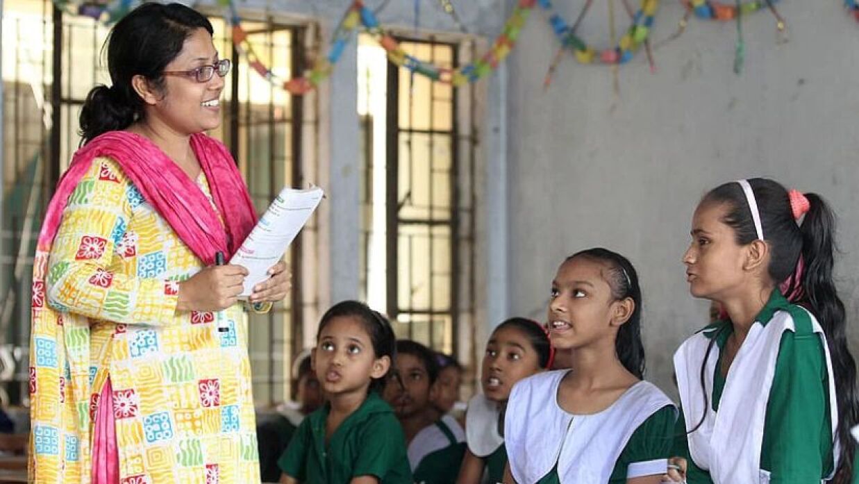 আজ থেকে সম্পূর্ণ কর্মবিরতিতে প্রাথমিকের শিক্ষকেরা