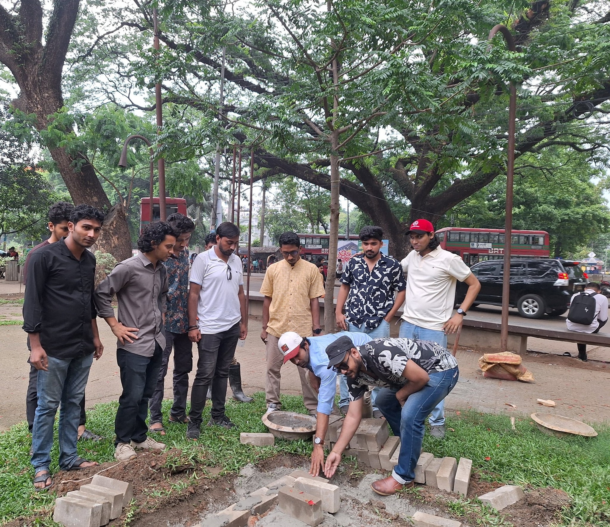 বসছে ফ্যাসিবাদবিরোধী সাম্য ভাস্কর্য: শাহবাগ অবরোধ ছাত্রদলের, শিক্ষার্থীদের ৪ দাবি