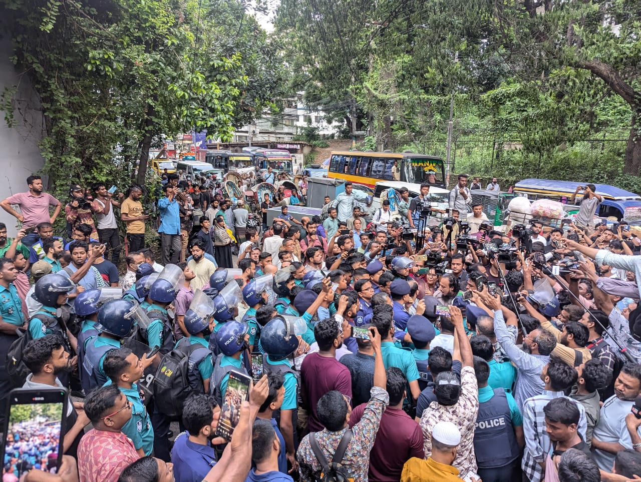 পটিয়া থানার ওসি প্রত্যাহার চাইছেন কেন বৈষম্যবিরোধী শিক্ষার্থীরা