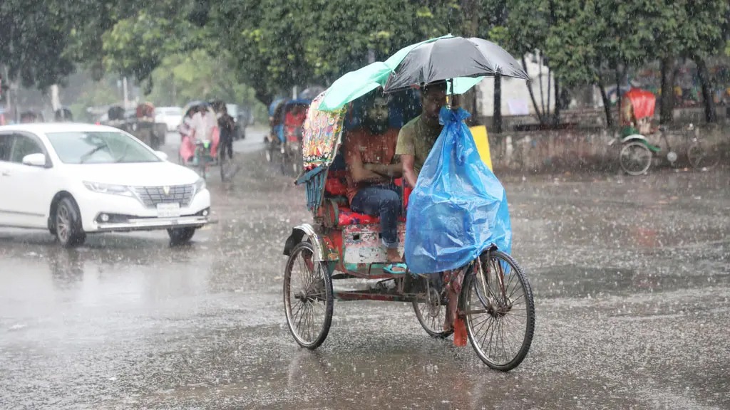 ঢাকায় বৃষ্টির সম্ভাবনা, গরম বাড়বে না কমবে জানাল অধিদপ্তর