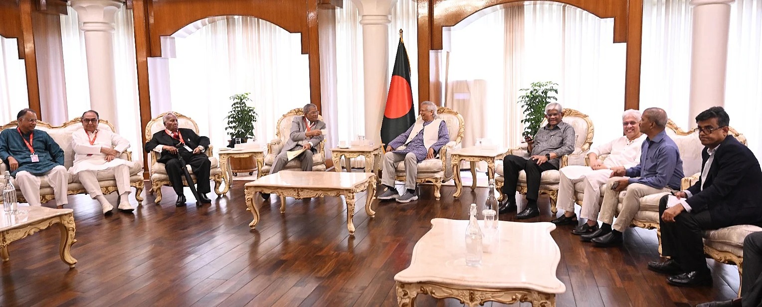 প্রধান উপদেষ্টার সঙ্গে বৈঠক: অসন্তুষ্ট বিএনপি, অনড় সরকার