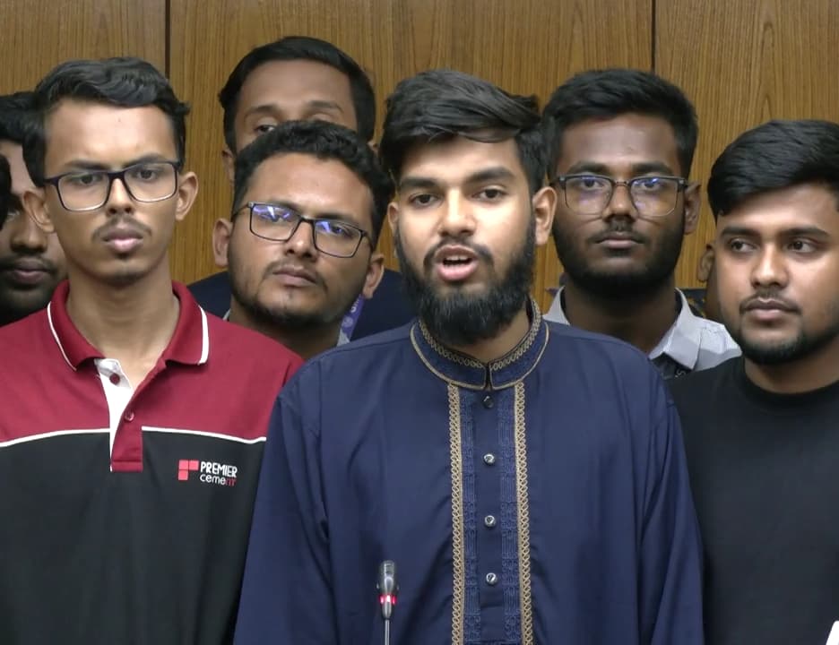 বৈঠকে সন্তুষ্ট নন পলিটেকনিকের শিক্ষার্থীরা, কঠোর কর্মসূচির হুঁশিয়ারি