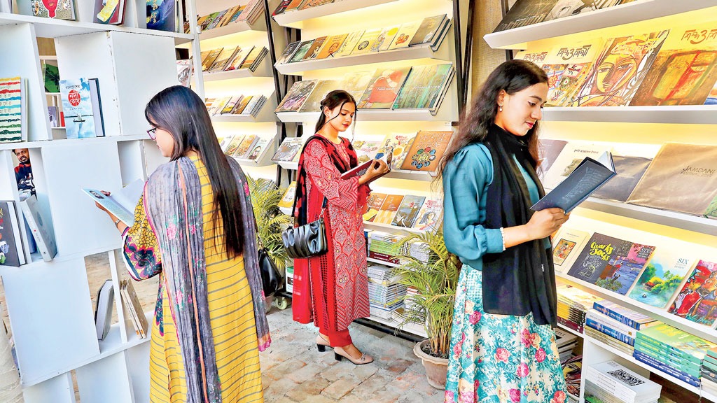 যখন ‘বই দিবস’ ছিল না তখন কি মানুষ বই পড়েনি?