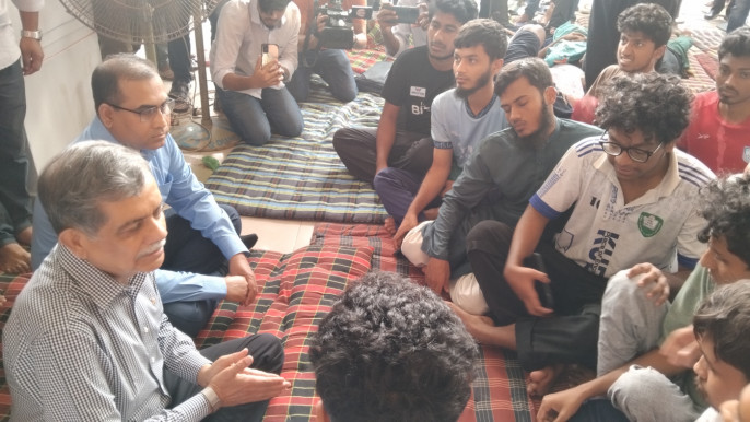 শিক্ষা উপদেষ্টার আশ্বাসেও কাজ হয়নি, কুয়েট ভিসির পদত্যাগের দাবিতে অনড় শিক্ষার্থীরা