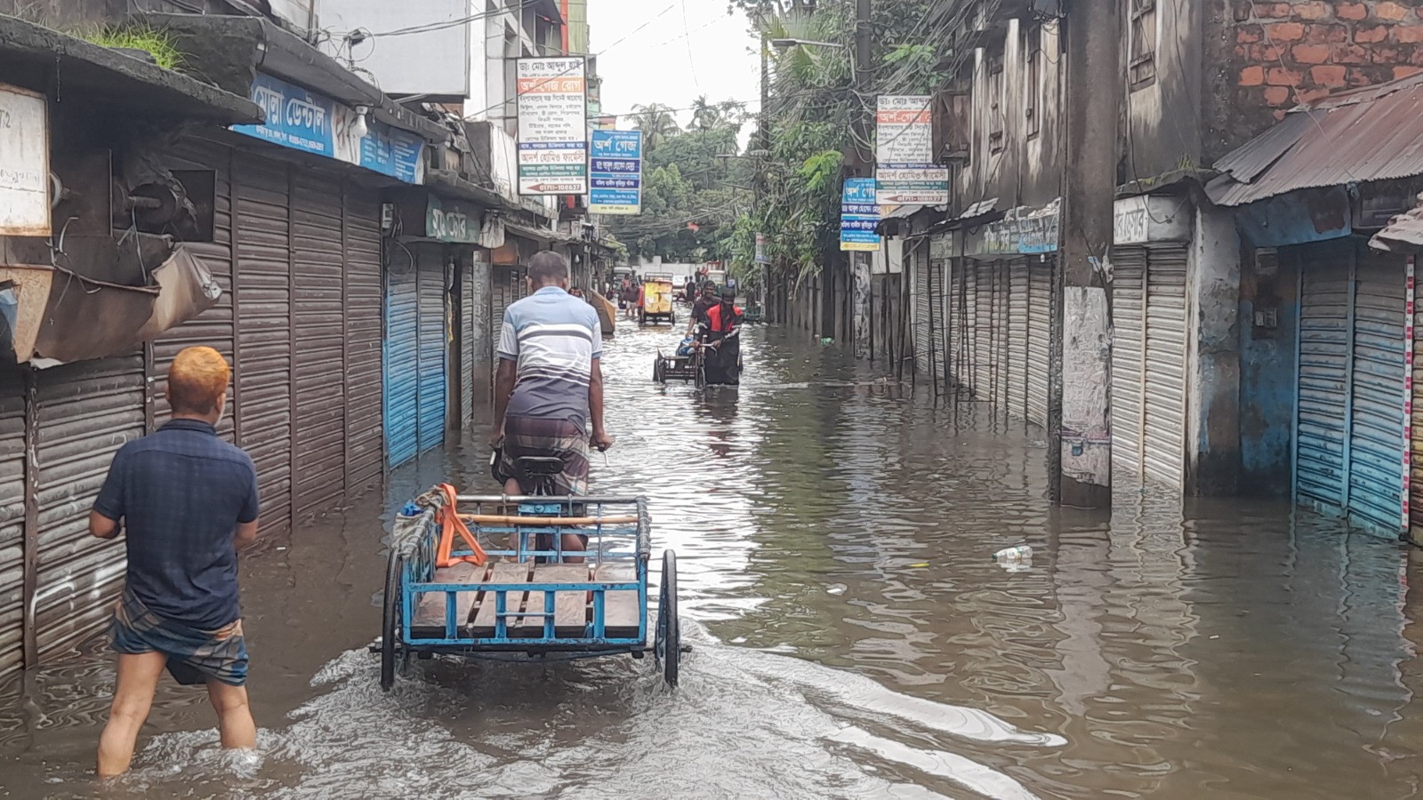 সিলেটের নিম্নাঞ্চলে আকস্মিক বন্যা, বৃষ্টিতে ডুবল শহর