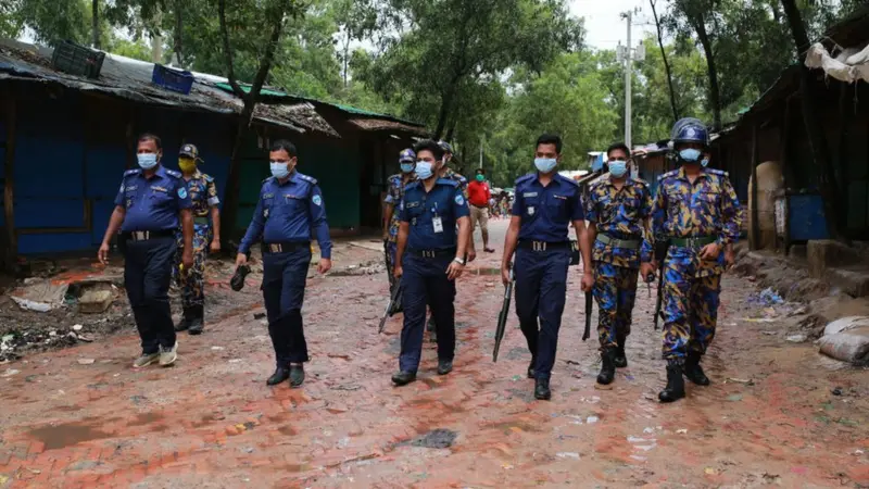 কক্সবাজারের রোহিঙ্গা ক্যাম্প, নিয়মিত চলছে সশস্ত্র ইঁদুর বিড়াল খেলা