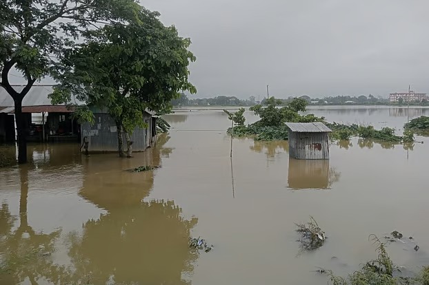 আখাউড়ায় পাহাড়ি ঢলে কয়েক গ্রাম প্লাবিত, পানিবন্দী ১৫ পরিবার
