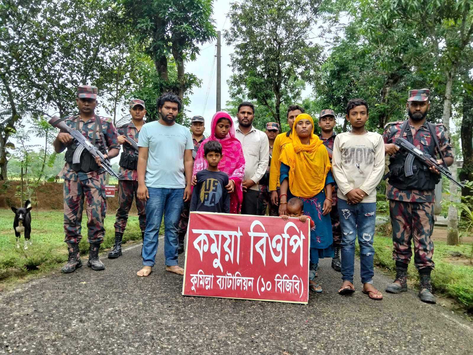 আবার ৬৪ জনকে ঠেলে পাঠাল বিএসএফ