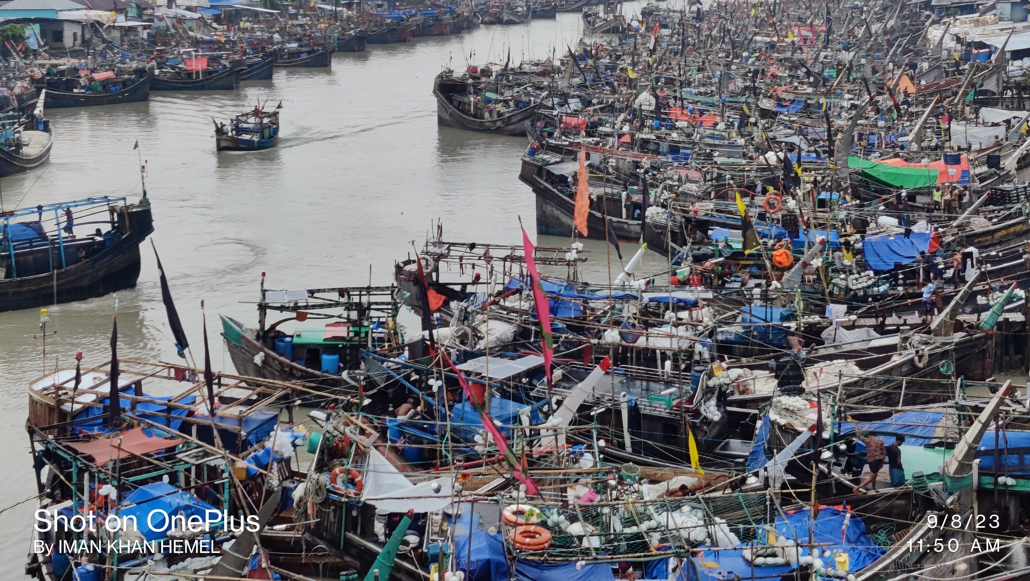 সাগরে নিম্নচাপ: সেন্টমার্টিনে নৌযান বন্ধ, কুয়াকাটায় মেরিনড্রাইভে ক্ষতি
