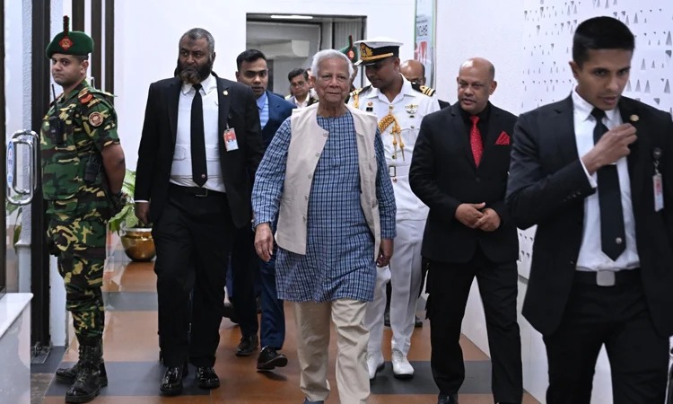 দেশে ফিরেছেন প্রধান উপদেষ্টা, রোমে যাঁদের সঙ্গে আলোচনা হলো তাঁর