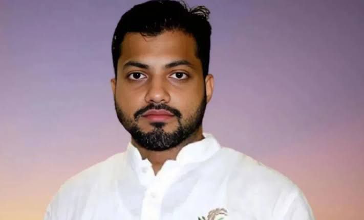 তিন উপদেষ্টার পদত্যাগ বা মুচলেকা চাই: ফেসবুকে ইশরাক