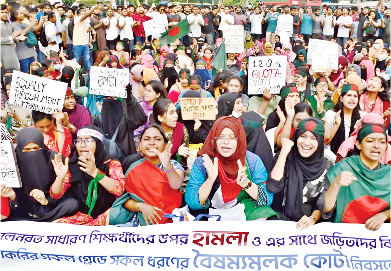 গত বছরের ১২ জুলাই: শিক্ষার্থীদের ওপর হামলার প্রতিবাদে দেশজুড়ে বিক্ষোভ