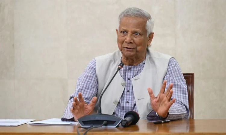 বন্যায় ক্ষতিগ্রস্ত ৩০০ পরিবারে ঘর বিতরণ করলেন প্রধান উপদেষ্টা