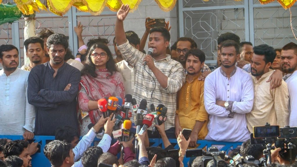 মার্কা দেখে নয়, ব্যক্তি দেখে ভোট দিন: হাসনাত আবদুল্লাহ