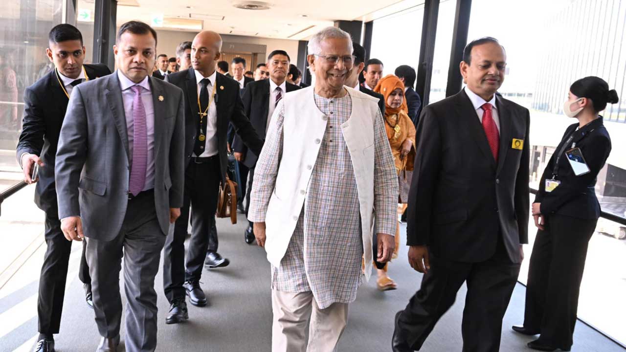 টোকিও পৌঁছেছেন প্রধান উপদেষ্টা
